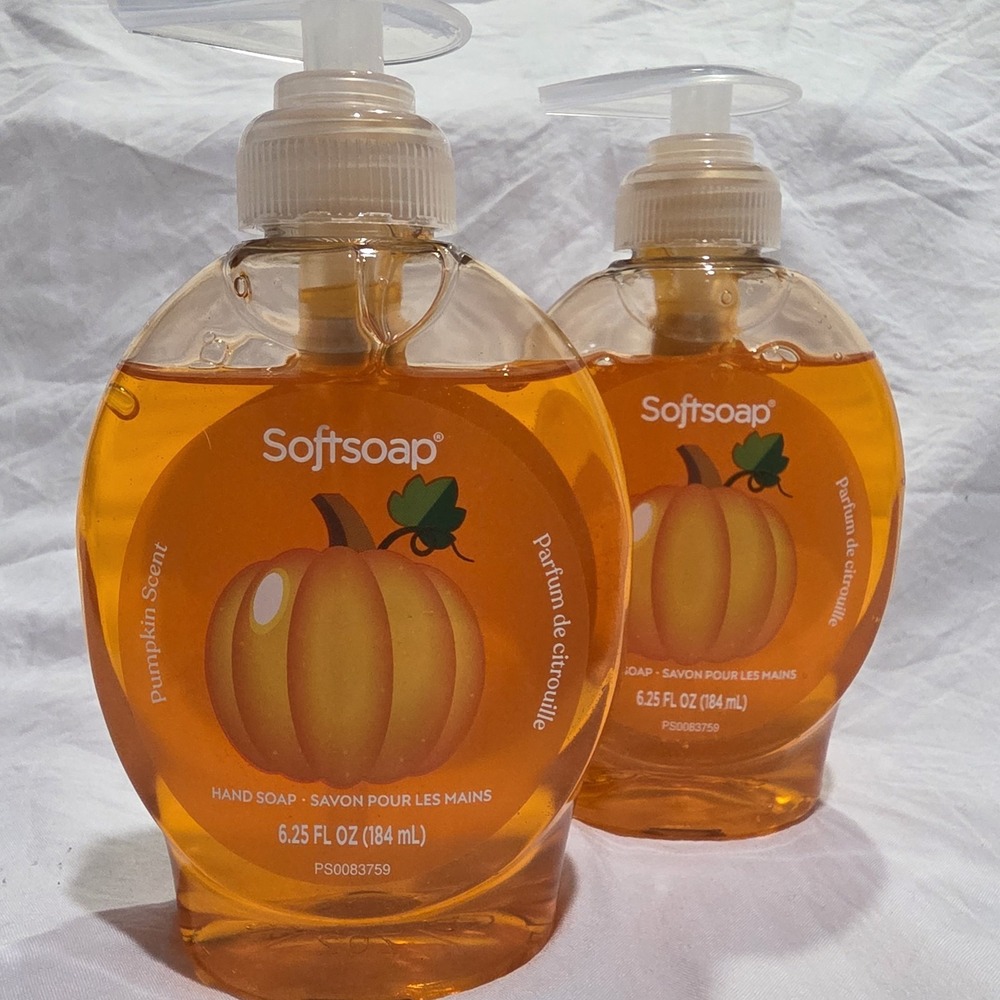 (2)Soft soap Pumpkin Scented Liquid Hand Soap 6.25 Fl Oz. Each Fall Sweet Scent